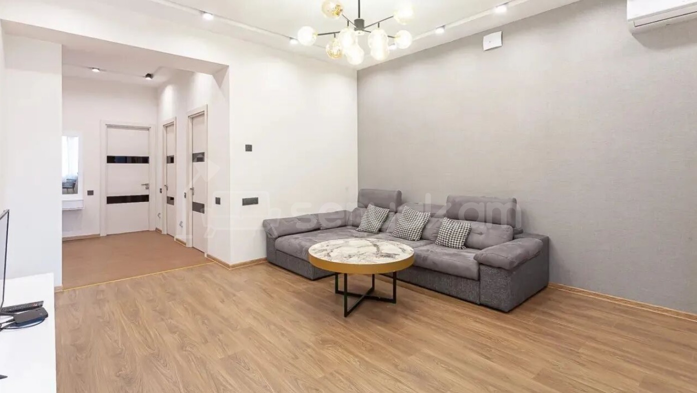 3 Սենյականոց Բնակարան Քարե Շենքում, 85քմ, 4/4 հարկ, Դիզայներական Վերանորոգված, Կահավորված, Արևկող