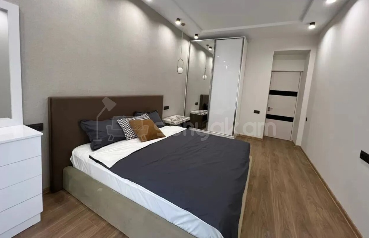 3 Սենյականոց Բնակարան Քարե Շենքում, 85քմ, 4/4 հարկ, Դիզայներական Վերանորոգված, Կահավորված, Արևկող