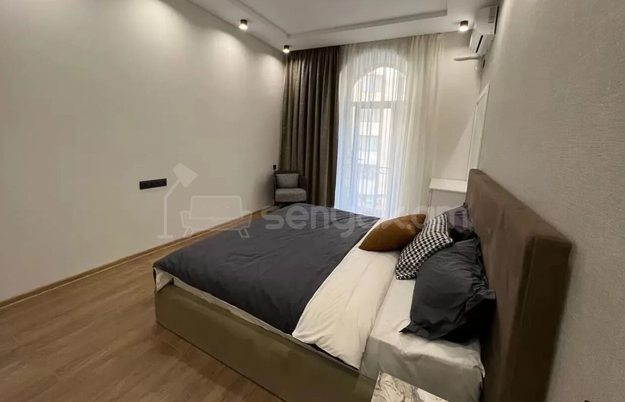 3 Սենյականոց Բնակարան Քարե Շենքում, 85քմ, 4/4 հարկ, Դիզայներական Վերանորոգված, Կահավորված, Արևկող