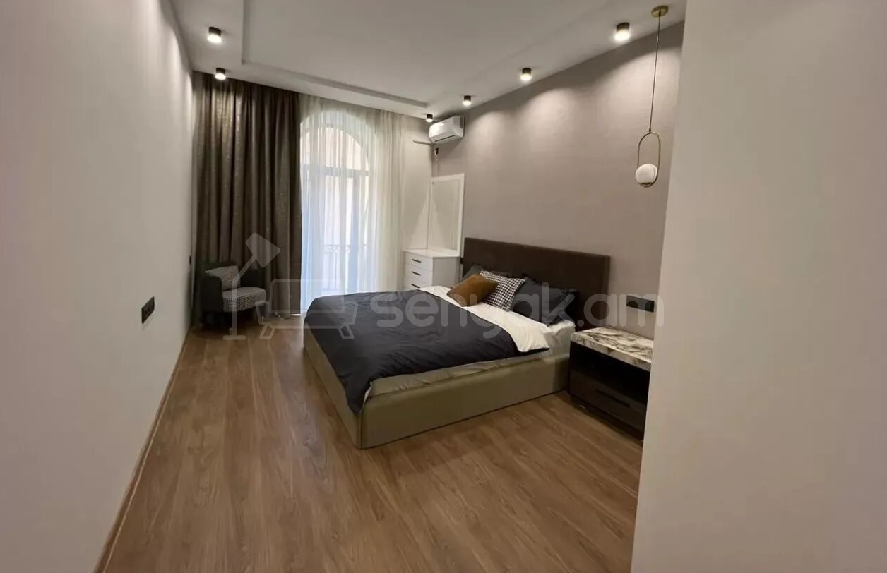 3 Սենյականոց Բնակարան Քարե Շենքում, 85քմ, 4/4 հարկ, Դիզայներական Վերանորոգված, Կահավորված, Արևկող