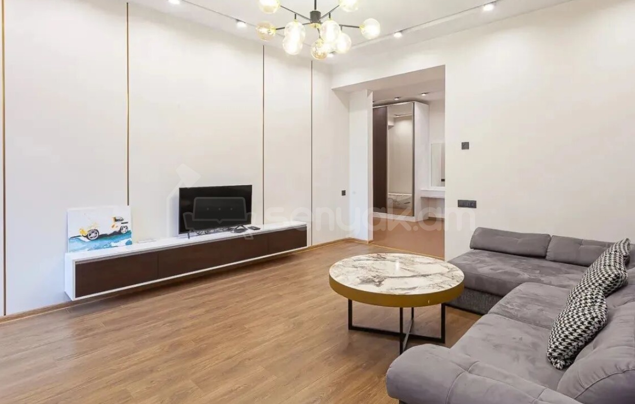 3 Սենյականոց Բնակարան Քարե Շենքում, 85քմ, 4/4 հարկ, Դիզայներական Վերանորոգված, Կահավորված, Արևկող