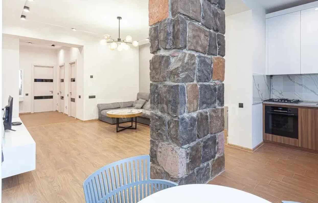 3 Սենյականոց Բնակարան Քարե Շենքում, 85քմ, 4/4 հարկ, Դիզայներական Վերանորոգված, Կահավորված, Արևկող