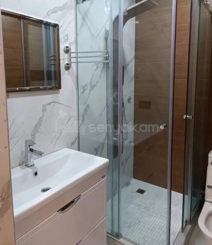 3 Սենյականոց Բնակարան Քարե Շենքում, 85քմ, 4/4 հարկ, Դիզայներական Վերանորոգված, Կահավորված, Արևկող