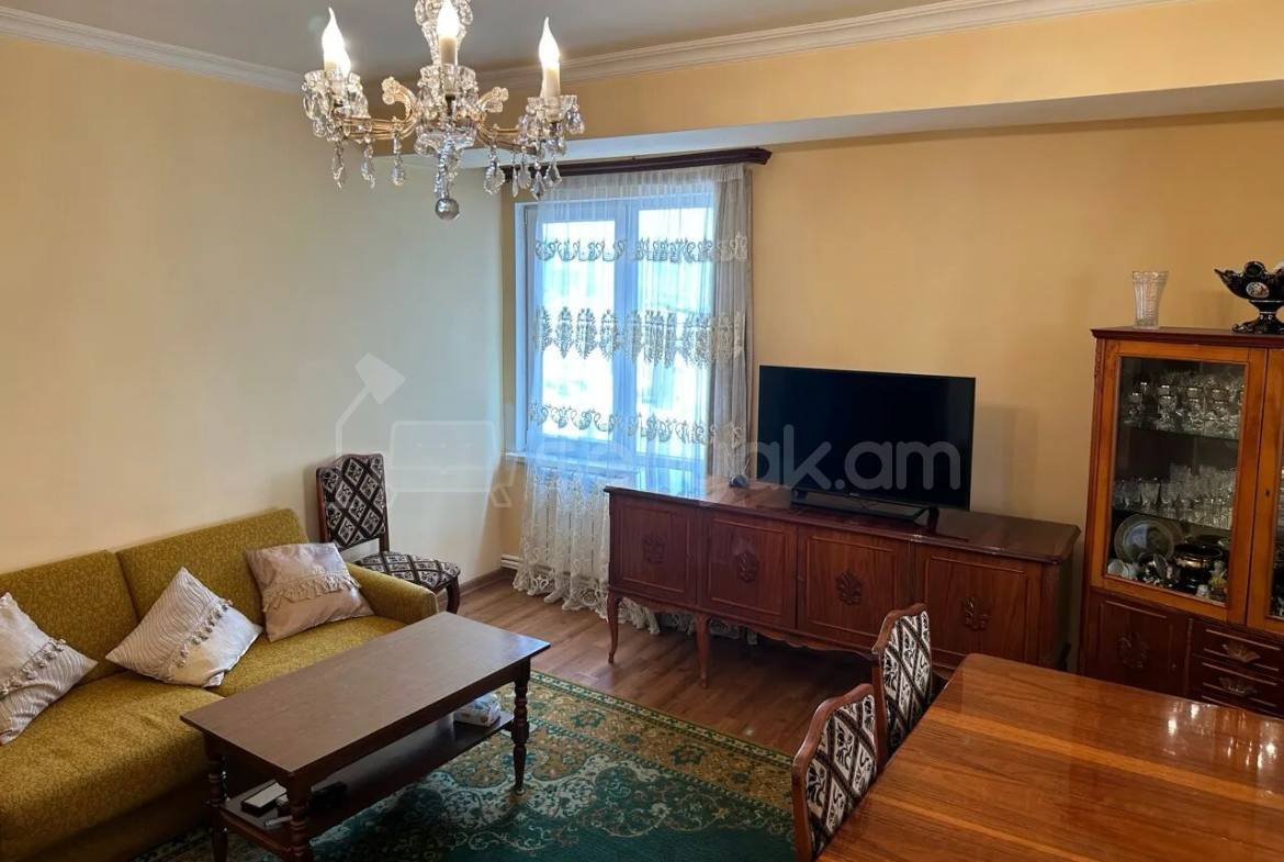 3 Սենյականոց Բնակարան Քարե Շենքում, 71քմ, 13/14 հարկ, Նորմալ Վիճակում