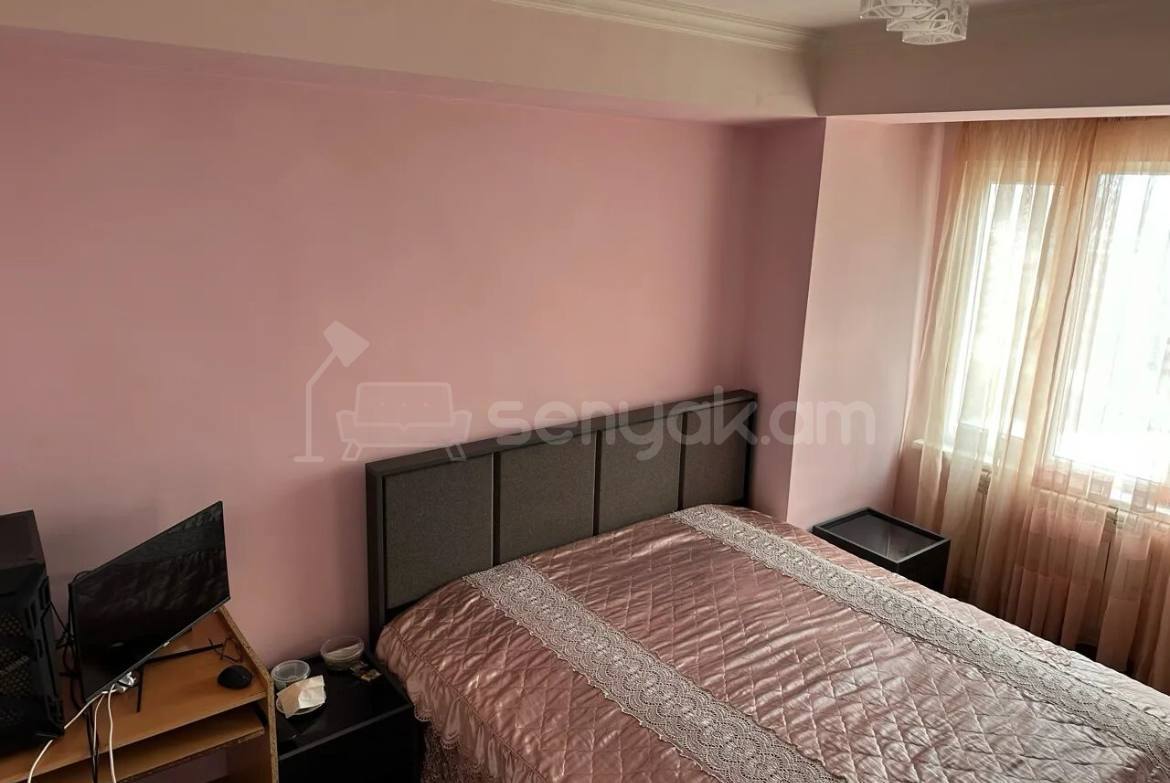 3 Սենյականոց Բնակարան Քարե Շենքում, 71քմ, 13/14 հարկ, Նորմալ Վիճակում