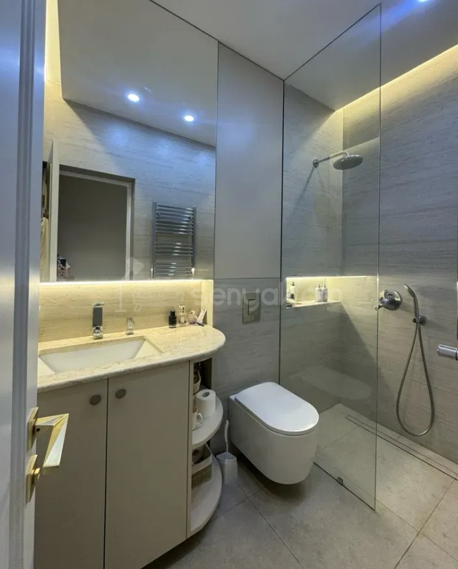 3 Սենյականոց Բնակարան Քարե Շենքում, 100քմ, 4/4 հարկ, Դիզայներական Վերանորոգված