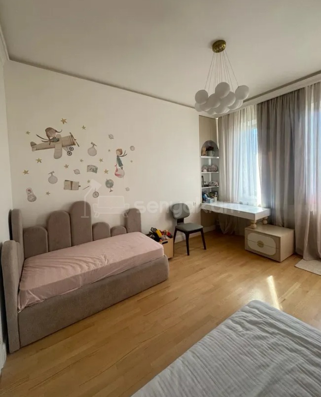 3 Սենյականոց Բնակարան Քարե Շենքում, 100քմ, 4/4 հարկ, Դիզայներական Վերանորոգված