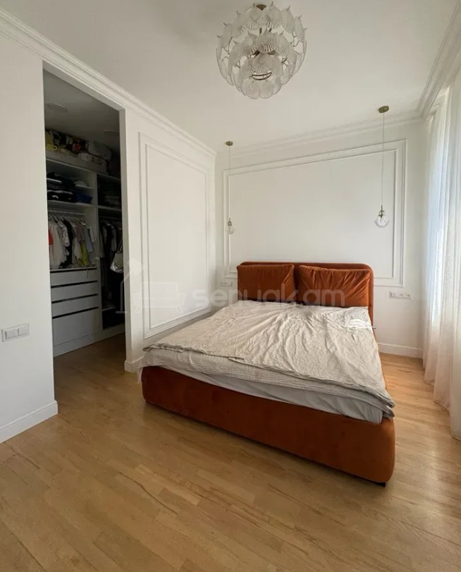 3 Սենյականոց Բնակարան Քարե Շենքում, 100քմ, 4/4 հարկ, Դիզայներական Վերանորոգված