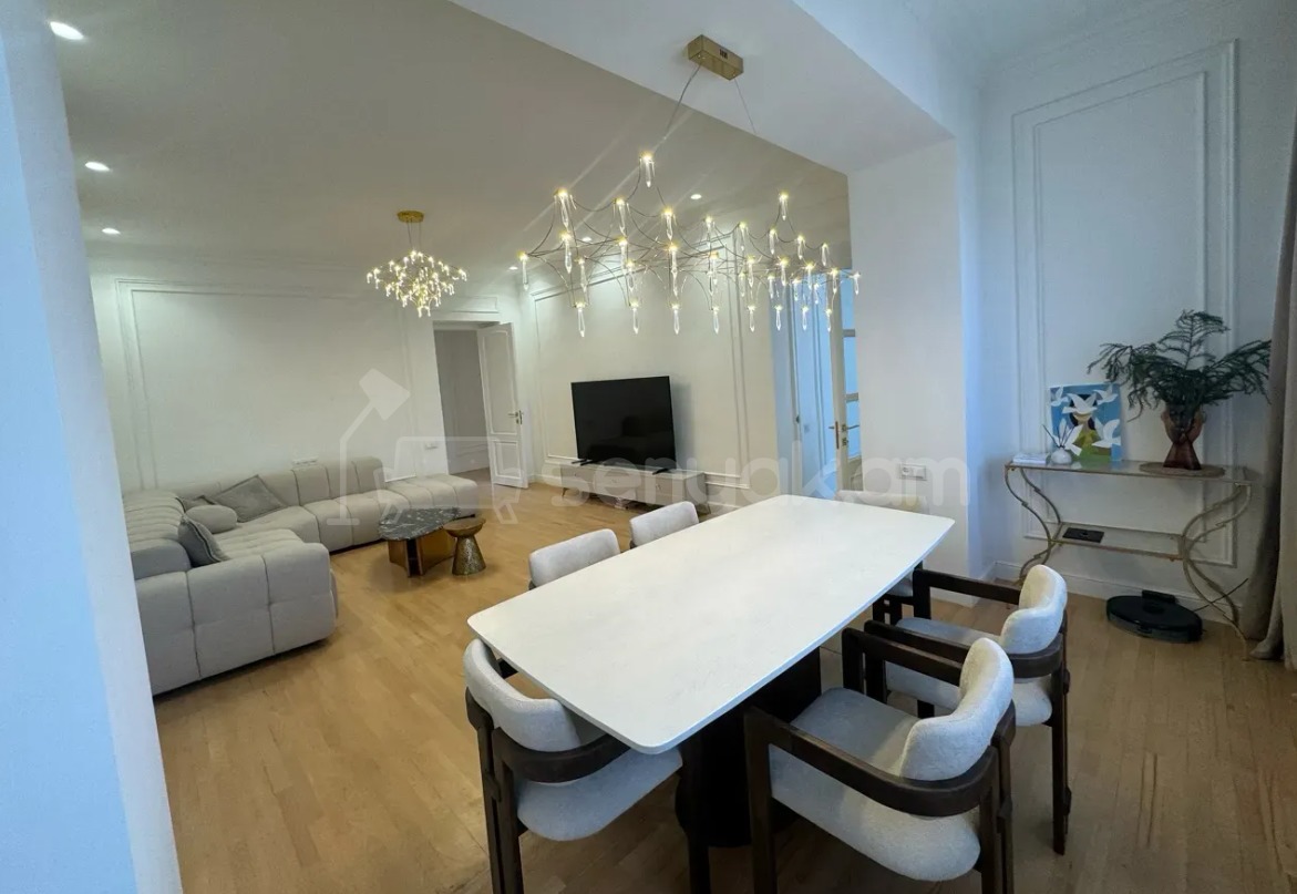 3 Սենյականոց Բնակարան Քարե Շենքում, 100քմ, 4/4 հարկ, Դիզայներական Վերանորոգված