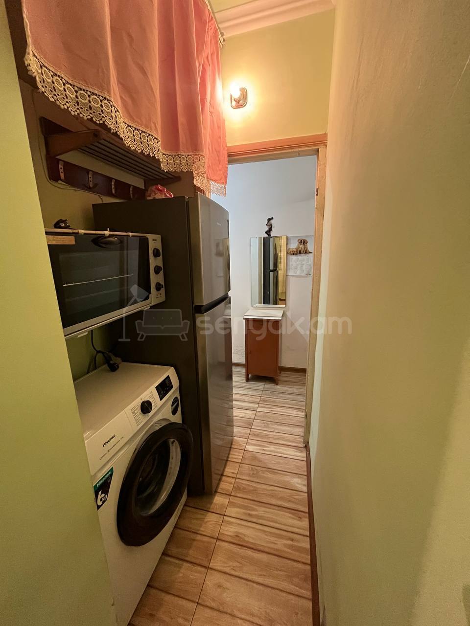 1 Սենյականոց Բնակարան Քարե Շենքում, 40քմ, 2/4 հարկ, Կոսմետիկ Վերանորոգված