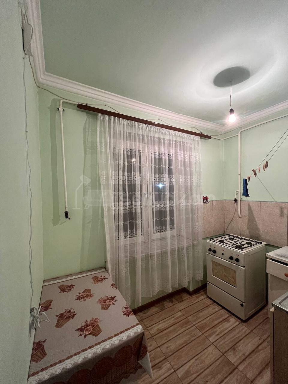 1 Սենյականոց Բնակարան Քարե Շենքում, 40քմ, 2/4 հարկ, Կոսմետիկ Վերանորոգված