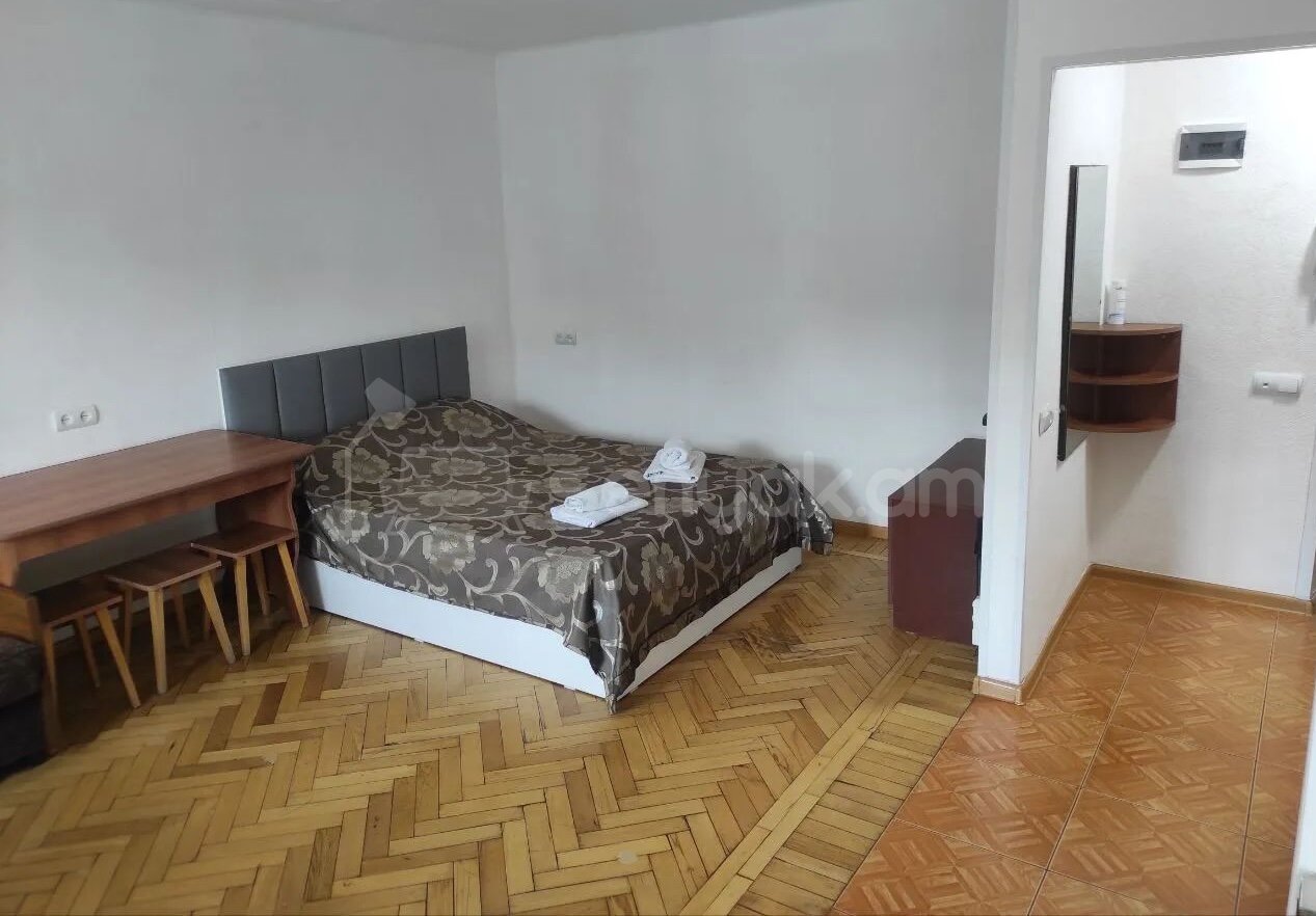 1 Սենյականոց Բնակարան Քարե Շենքում, 35քմ, 5/5 հարկ, Կապիտալ Վերանորոգված, Կահավորված, Արևկող