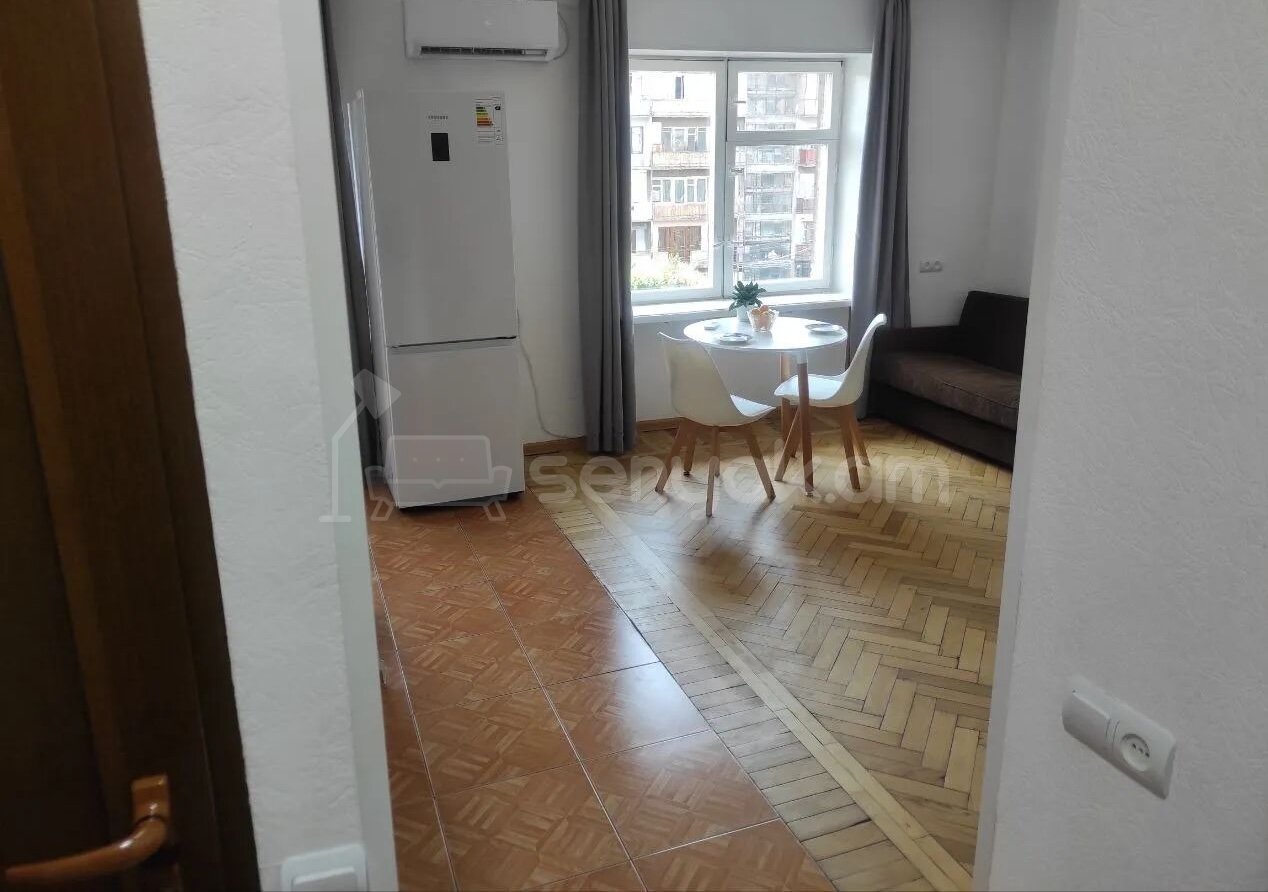 1 Սենյականոց Բնակարան Քարե Շենքում, 35քմ, 5/5 հարկ, Կապիտալ Վերանորոգված, Կահավորված, Արևկող