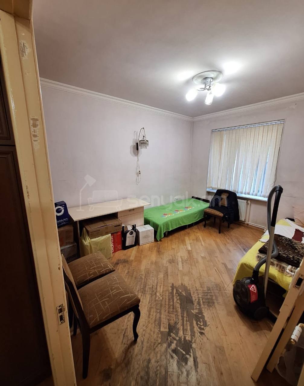 3 Սենյականոց Բնակարան Քարե Շենքում, 85քմ, 1/5 հարկ, Նորմալ Վիճակում, Կահավորված, Արևկող