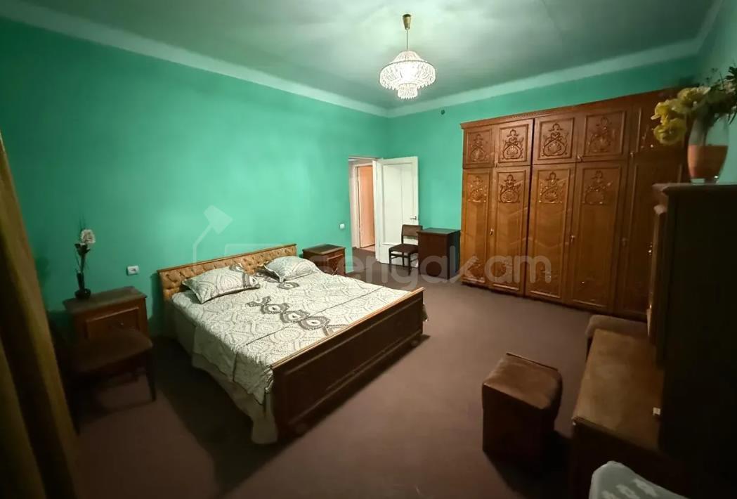 3 Սենյականոց Բնակարան Քարե Շենքում, 100քմ, 3/5 հարկ, Նորմալ Վիճակում, Կահավորված, Արևկող