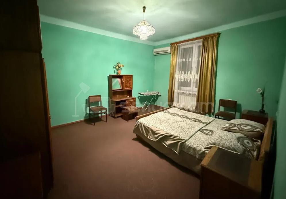 3 Սենյականոց Բնակարան Քարե Շենքում, 100քմ, 3/5 հարկ, Նորմալ Վիճակում, Կահավորված, Արևկող