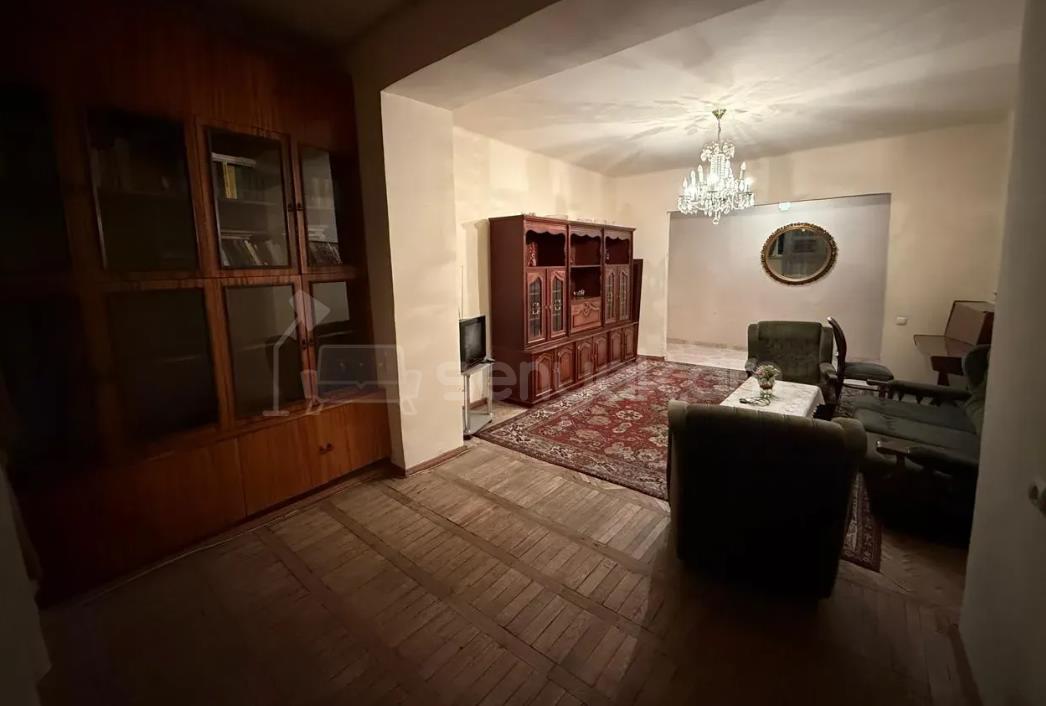 3 Սենյականոց Բնակարան Քարե Շենքում, 100քմ, 3/5 հարկ, Նորմալ Վիճակում, Կահավորված, Արևկող