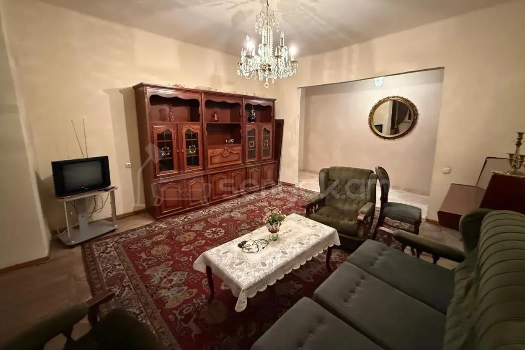 3 Սենյականոց Բնակարան Քարե Շենքում, 100քմ, 3/5 հարկ, Նորմալ Վիճակում, Կահավորված, Արևկող