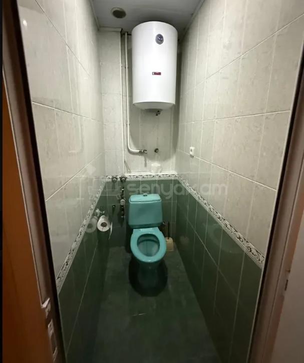 3 Սենյականոց Բնակարան Քարե Շենքում, 100քմ, 3/5 հարկ, Նորմալ Վիճակում, Կահավորված, Արևկող