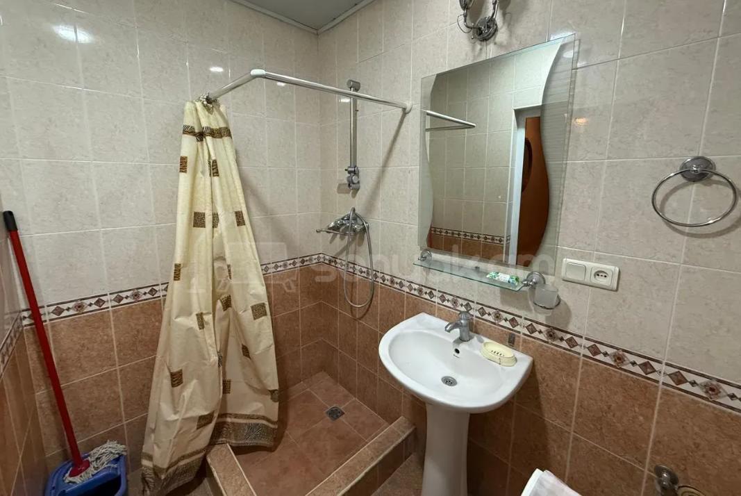 3 Սենյականոց Բնակարան Քարե Շենքում, 100քմ, 3/5 հարկ, Նորմալ Վիճակում, Կահավորված, Արևկող