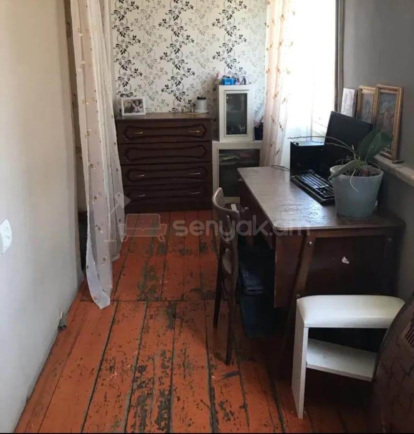 3 Սենյականոց Բնակարան Քարե Շենքում, 115քմ, 3/5 հարկ, Նորմալ Վիճակում