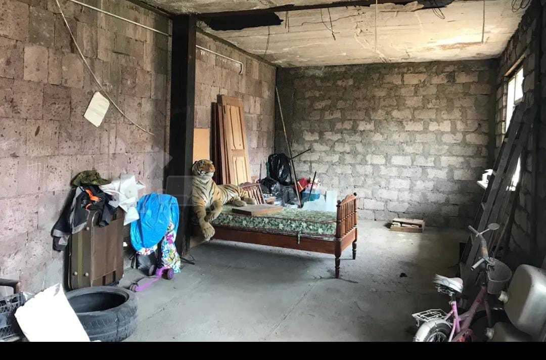 3 Սենյականոց Բնակարան Քարե Շենքում, 115քմ, 3/5 հարկ, Նորմալ Վիճակում