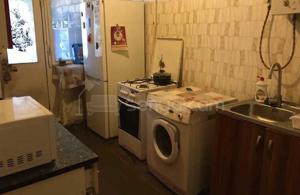 3 Սենյականոց Բնակարան Քարե Շենքում, 115քմ, 3/5 հարկ, Նորմալ Վիճակում