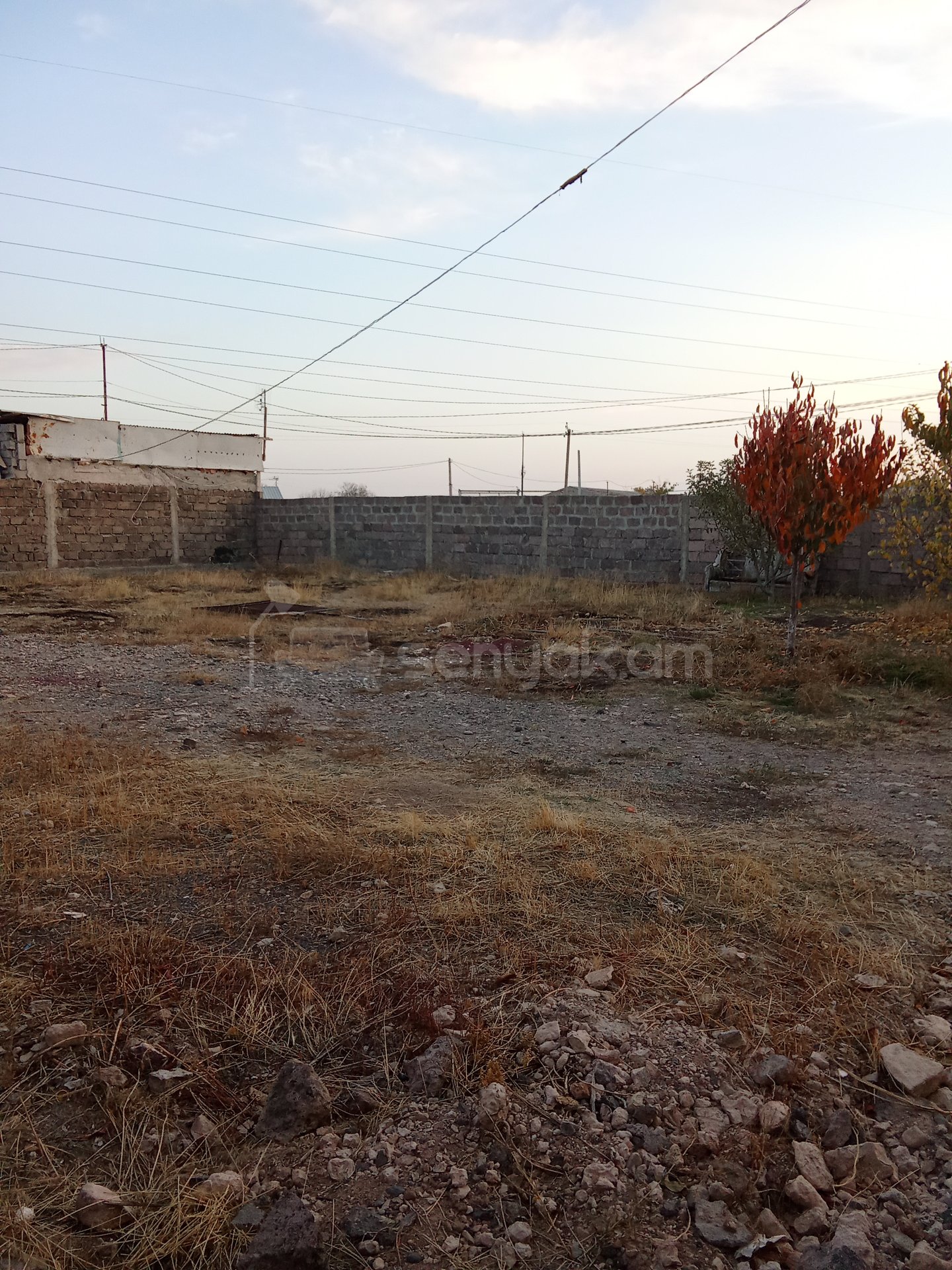 Բնակելի Նշանակության Հողատարածք, 400քմ, Խմելու Ջրով, Էլեկտրականությամբ, Պարսպապատ