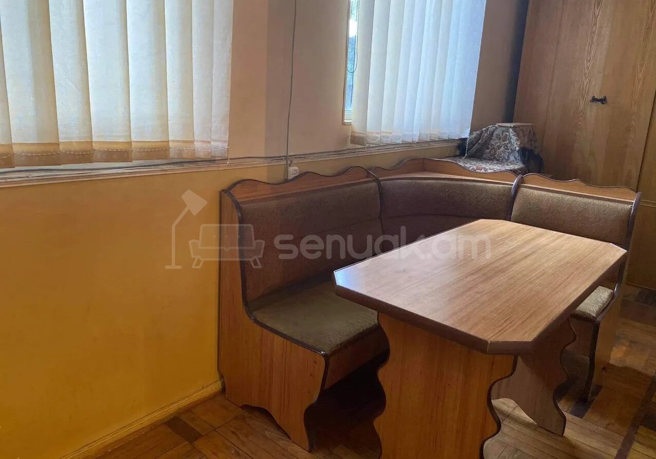 3 Սենյականոց Բնակարան Քարե Շենքում, 106քմ, 1/4 հարկ, Կոսմետիկ Վերանորոգված, Կահավորված, Արևկող