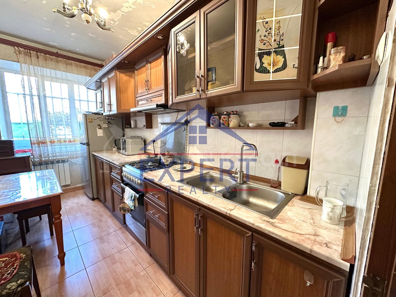 3 Սենյականոց Բնակարան Քարե Շենքում, 76քմ, 2/5 հարկ, Նորմալ Վիճակում