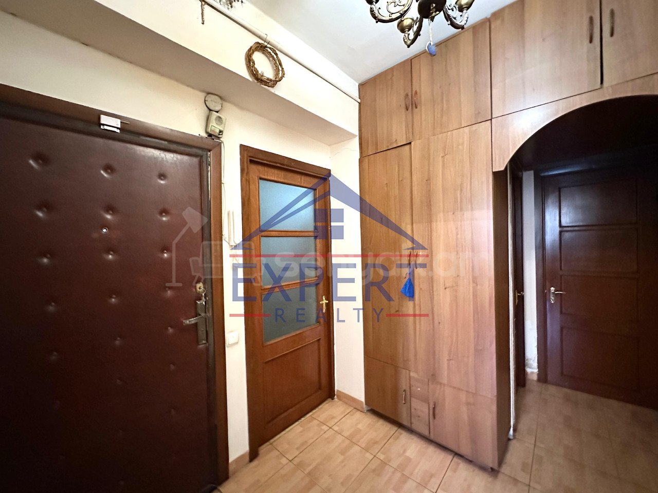 3 Սենյականոց Բնակարան Քարե Շենքում, 76քմ, 2/5 հարկ, Նորմալ Վիճակում