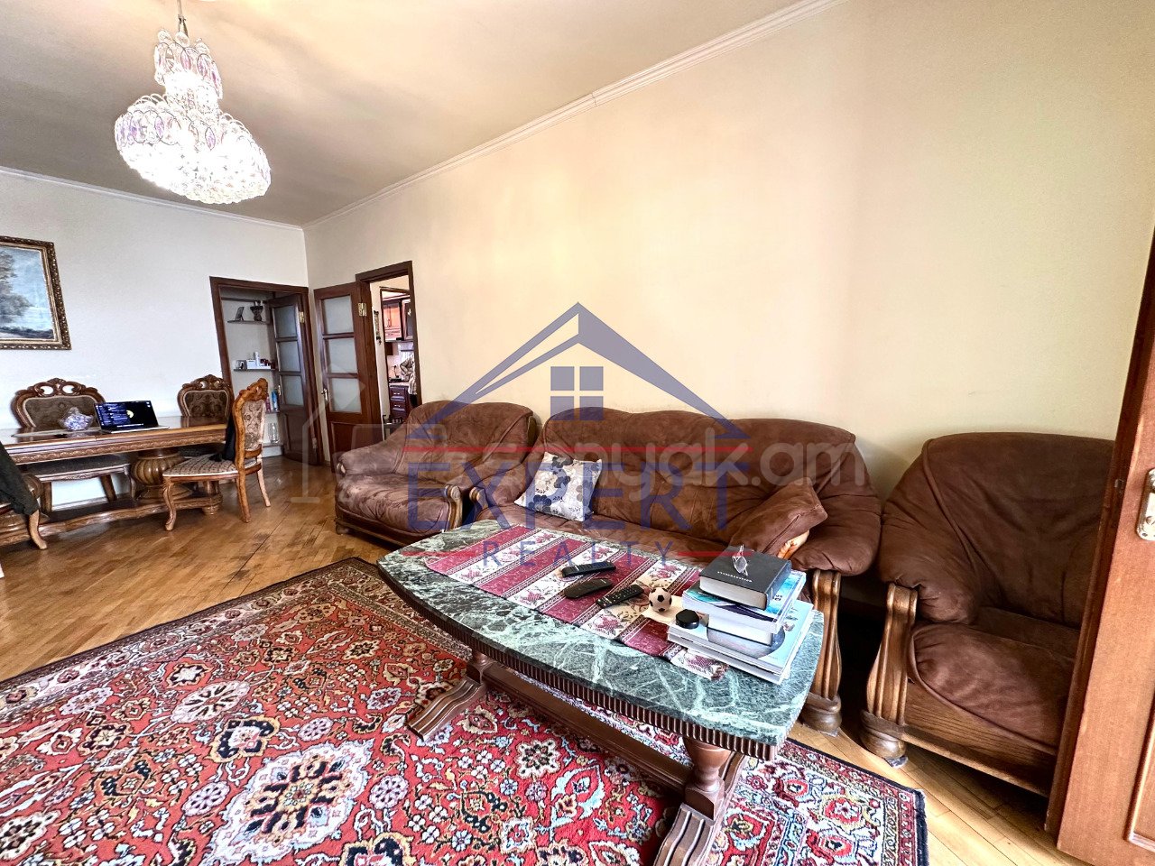 3 Սենյականոց Բնակարան Քարե Շենքում, 76քմ, 2/5 հարկ, Նորմալ Վիճակում