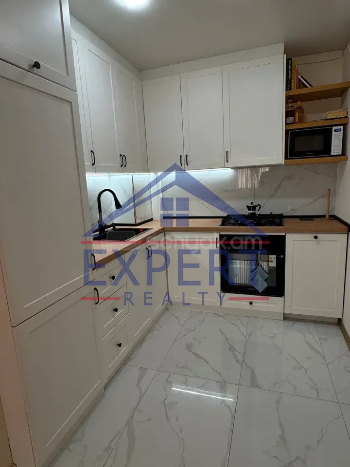 2 Սենյականոց Բնակարան Քարե Շենքում, 52քմ, 5/5 հարկ, Կապիտալ Վերանորոգված