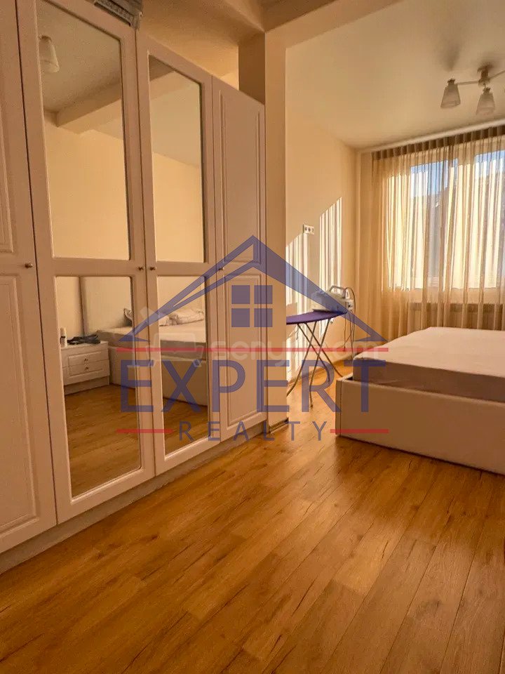 2 Սենյականոց Բնակարան Քարե Շենքում, 52քմ, 5/5 հարկ, Կապիտալ Վերանորոգված