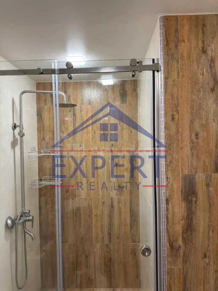 2 Սենյականոց Բնակարան Քարե Շենքում, 52քմ, 5/5 հարկ, Կապիտալ Վերանորոգված