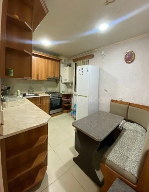 3 Սենյականոց Բնակարան Քարե Շենքում, 76քմ, 5/5 հարկ, Կոսմետիկ Վերանորոգված