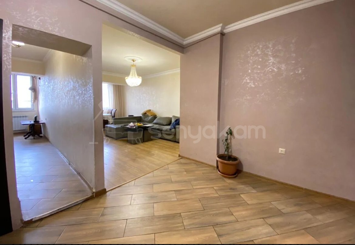 4 Սենյականոց Բնակարան Քարե Շենքում, 92քմ, 5/5 հարկ, Կապիտալ Վերանորոգված