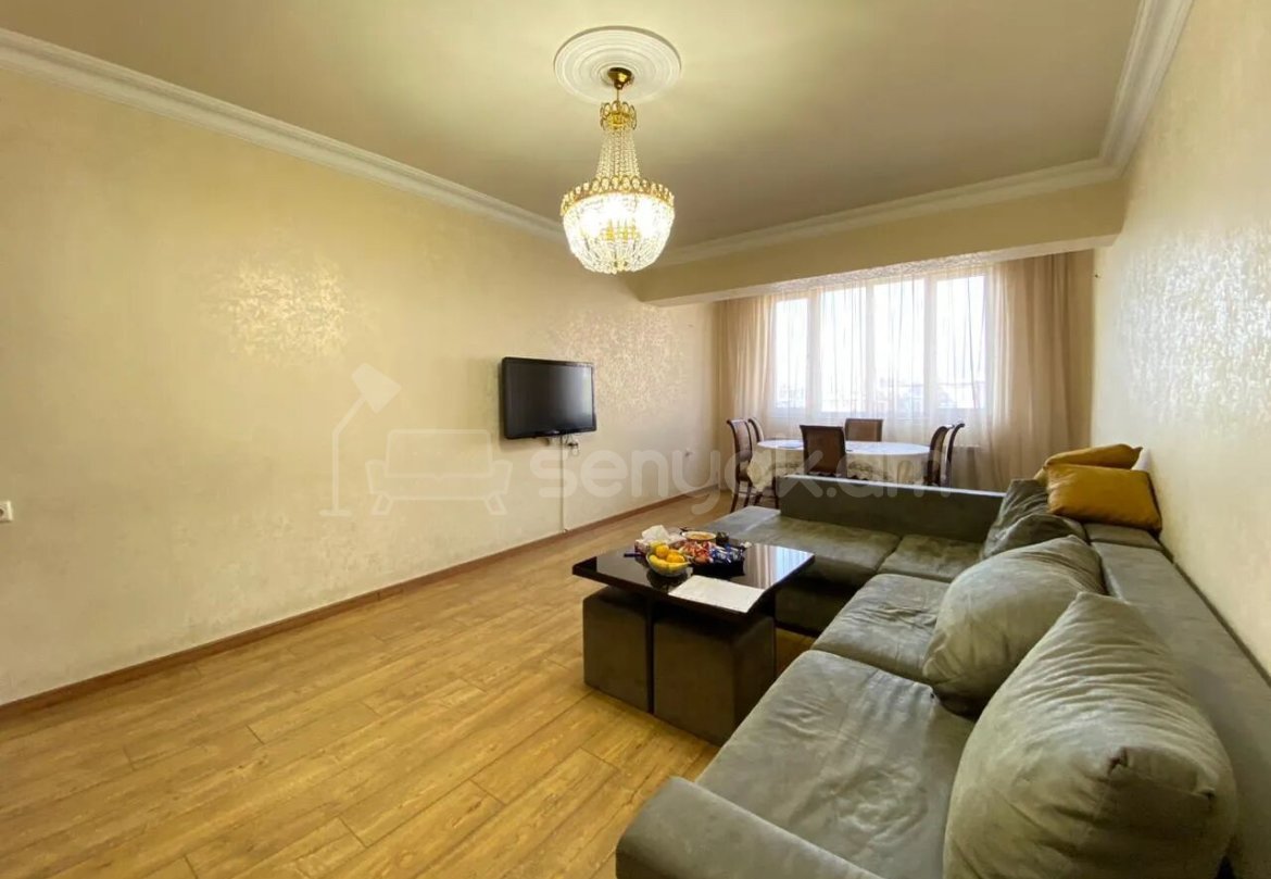 4 Սենյականոց Բնակարան Քարե Շենքում, 92քմ, 5/5 հարկ, Կապիտալ Վերանորոգված