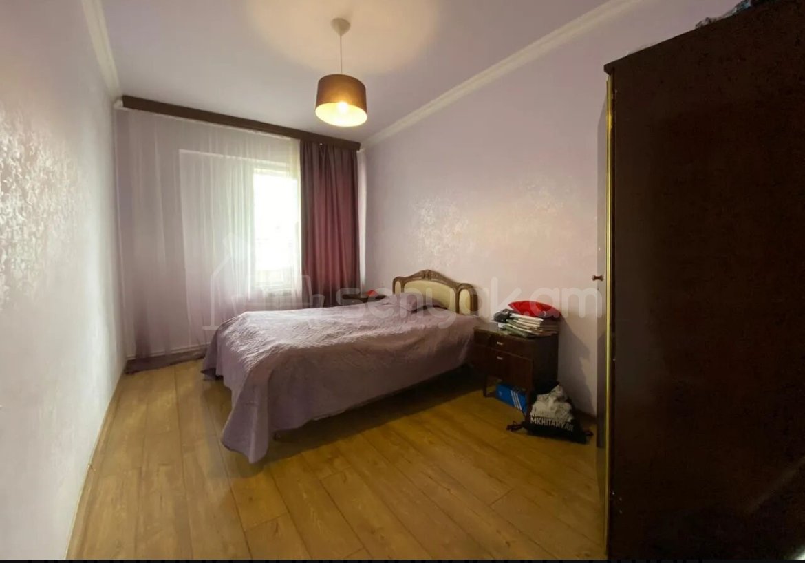 4 Սենյականոց Բնակարան Քարե Շենքում, 92քմ, 5/5 հարկ, Կապիտալ Վերանորոգված