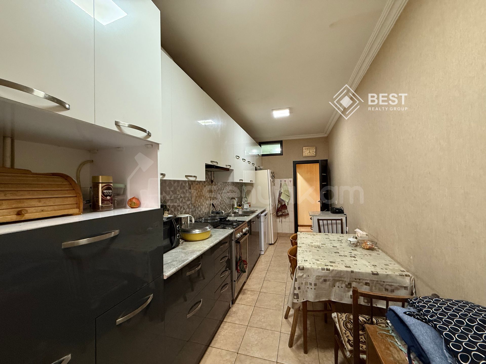 4 Սենյականոց Բնակարան Քարե Շենքում, 92քմ, 2/8 հարկ, Կոսմետիկ Վերանորոգված