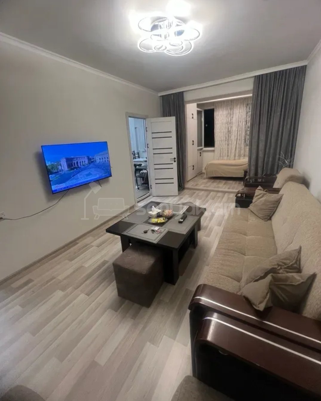 2 Սենյականոց Բնակարան Քարե Շենքում, 59քմ, 5/5 հարկ, Կապիտալ Վերանորոգված