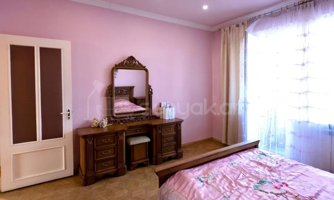 3 Սենյականոց Բնակարան Քարե Շենքում, 83քմ, 5/5 հարկ, Կապիտալ Վերանորոգված, Կահավորված, Արևկող