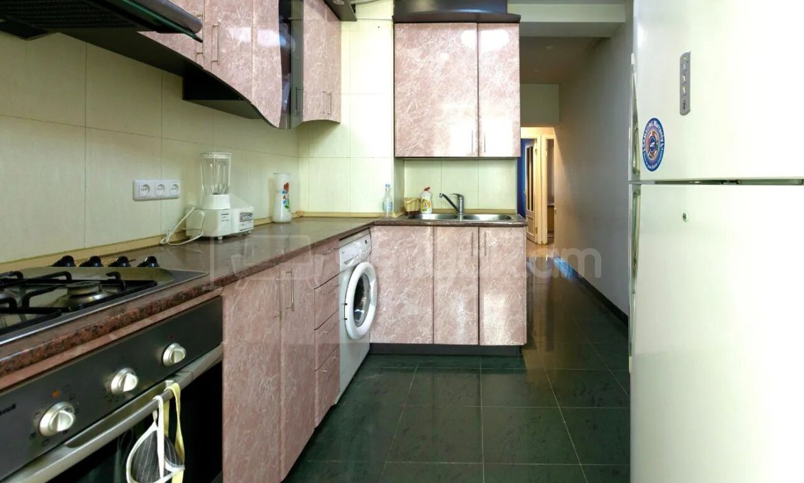 3 Սենյականոց Բնակարան Քարե Շենքում, 83քմ, 5/5 հարկ, Կապիտալ Վերանորոգված, Կահավորված, Արևկող