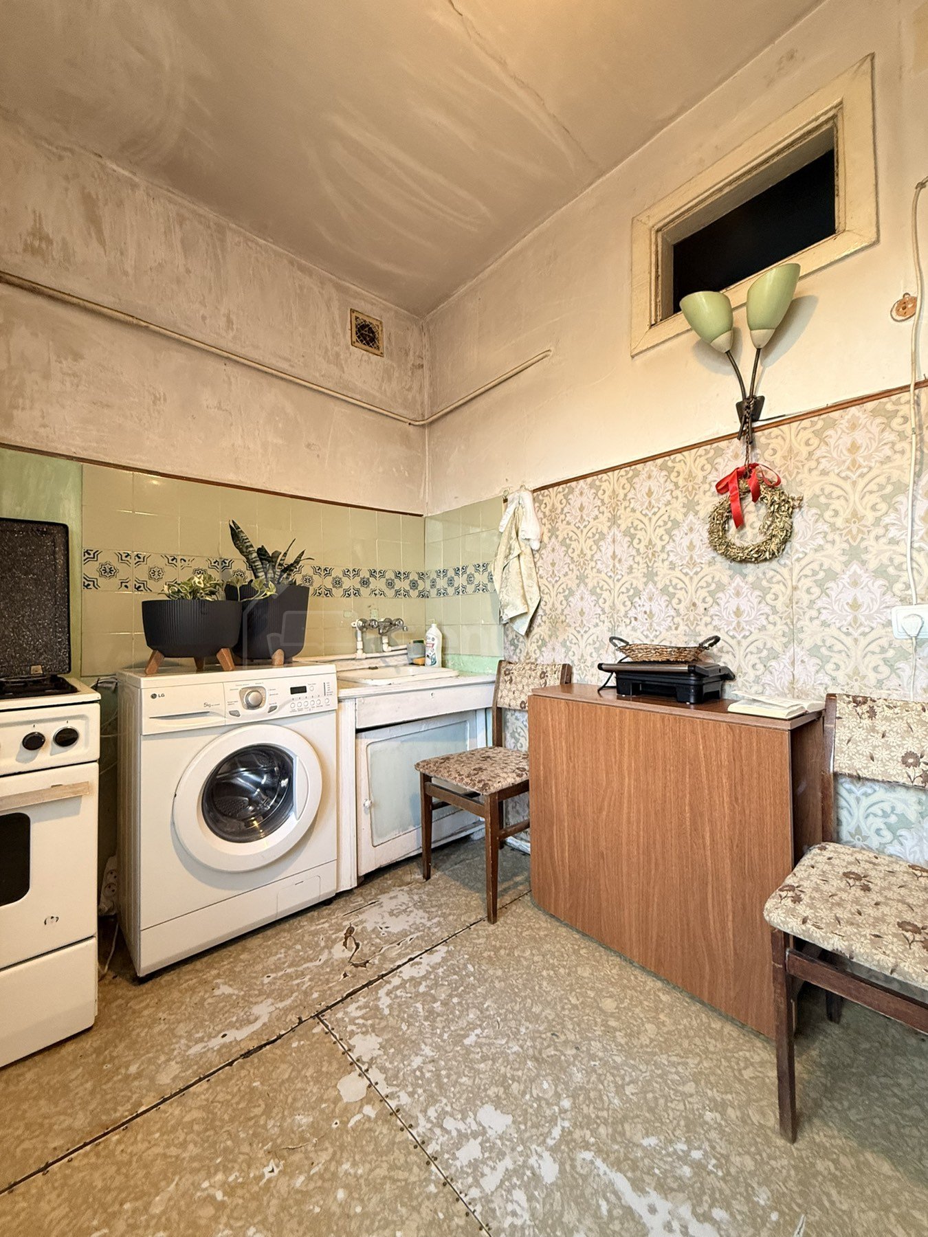 3 Սենյականոց Բնակարան Քարե Շենքում, 87քմ, 5/5 հարկ, Նորմալ Վիճակում