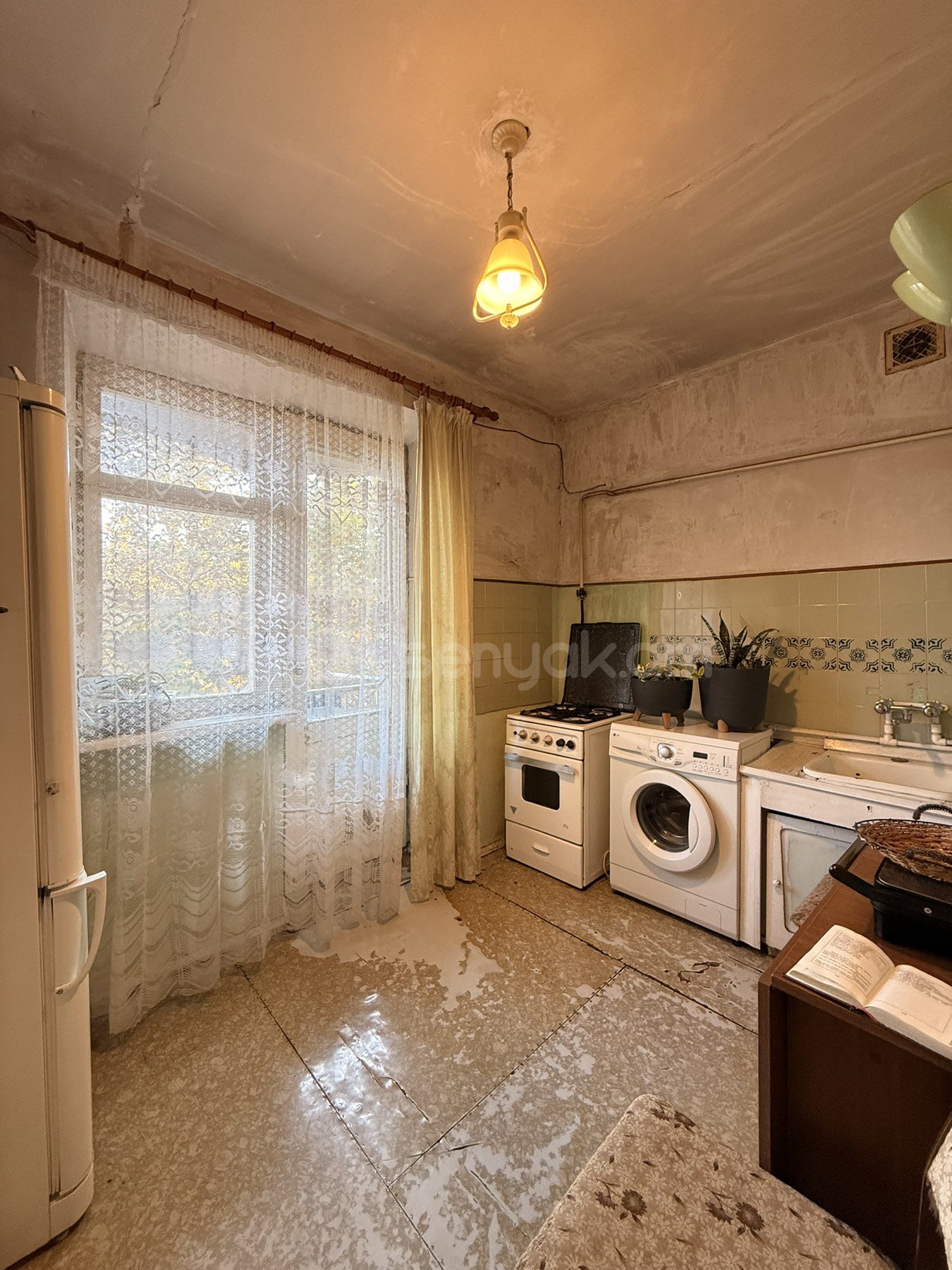 3 Սենյականոց Բնակարան Քարե Շենքում, 87քմ, 5/5 հարկ, Նորմալ Վիճակում