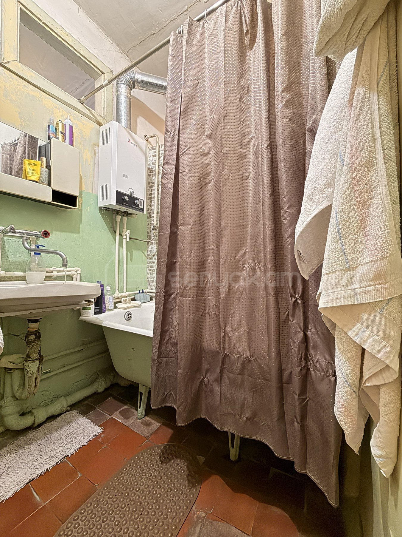 3 Սենյականոց Բնակարան Քարե Շենքում, 87քմ, 5/5 հարկ, Նորմալ Վիճակում