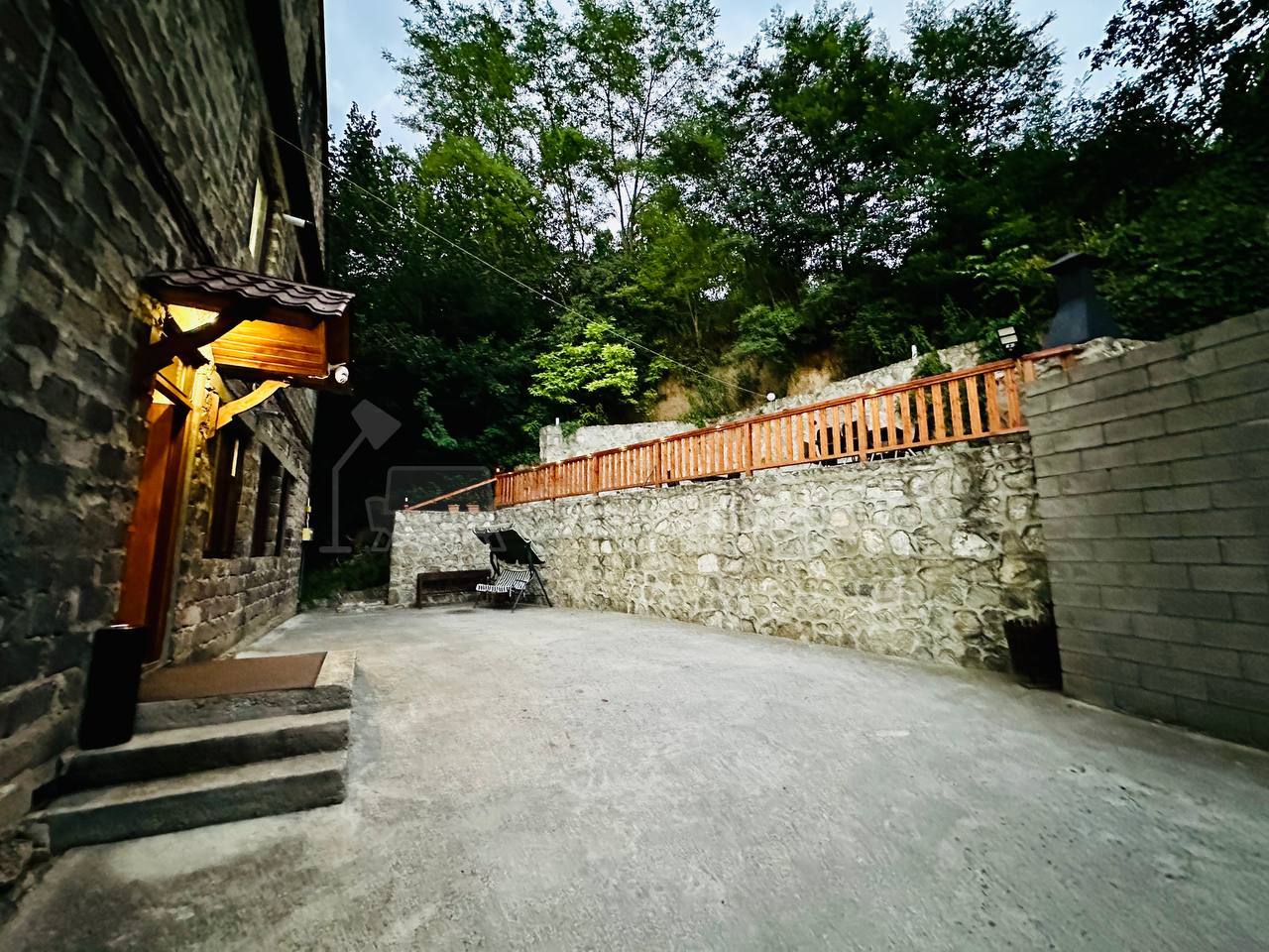 Շենք-Շինություն, 1030քմ, Կապիտալ Վերանորոգված