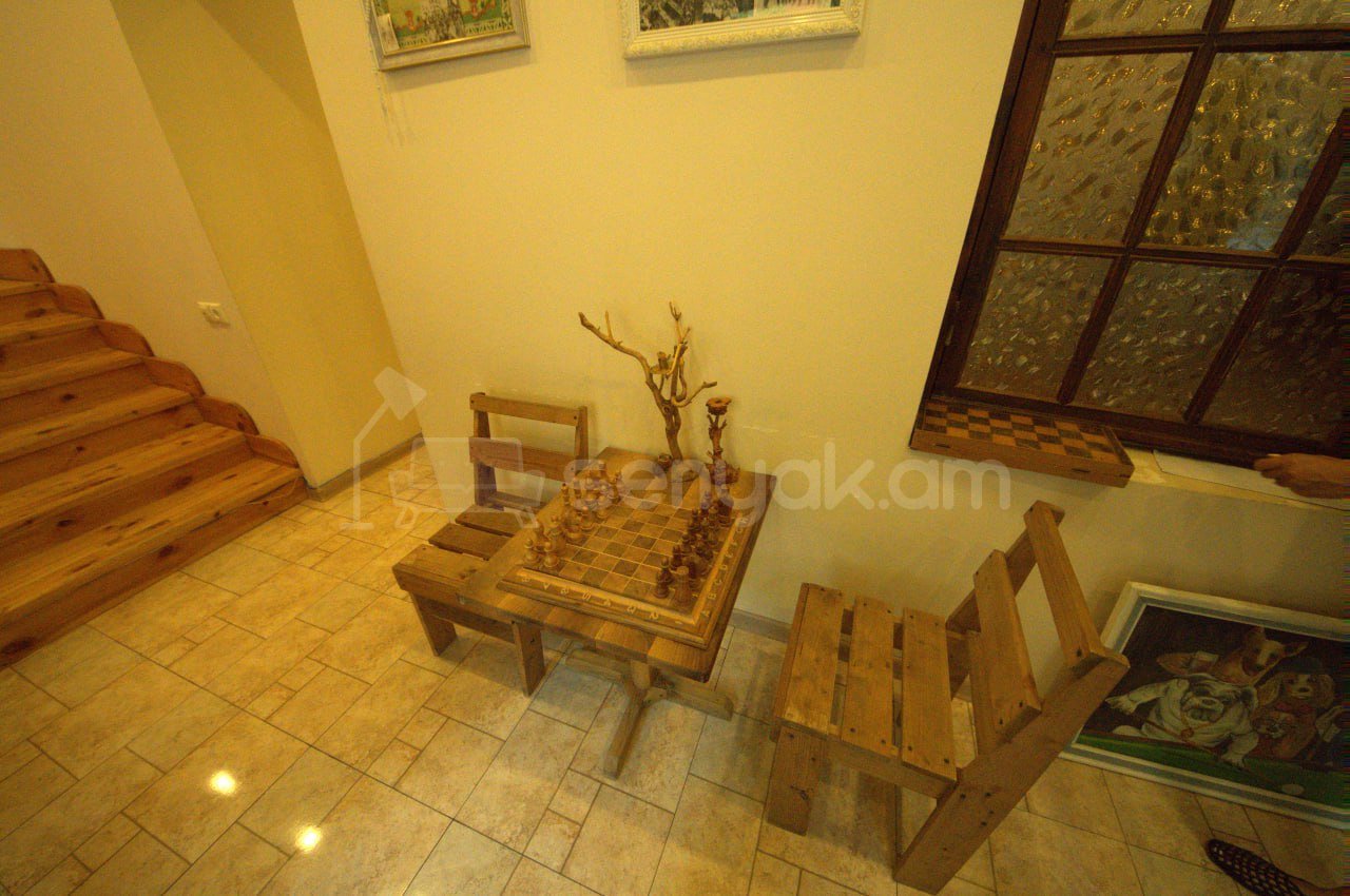 Շենք-Շինություն, 1030քմ, Կապիտալ Վերանորոգված