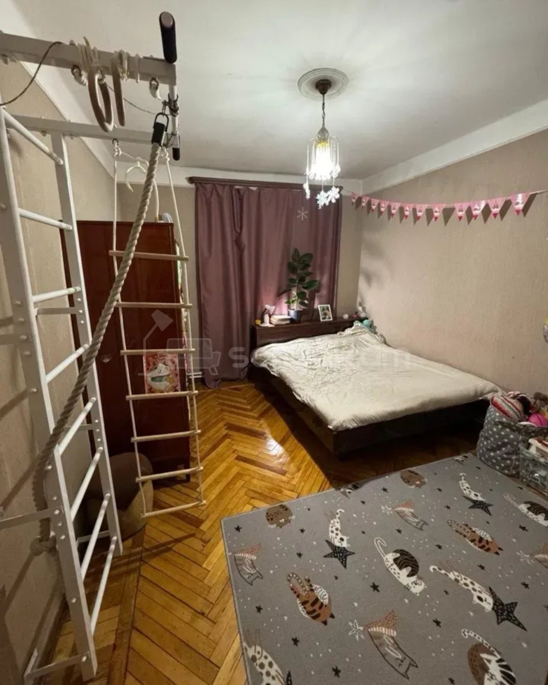 4 Սենյականոց Բնակարան Քարե Շենքում, 100քմ, 5/5 հարկ, Նորմալ Վիճակում, Կահավորված