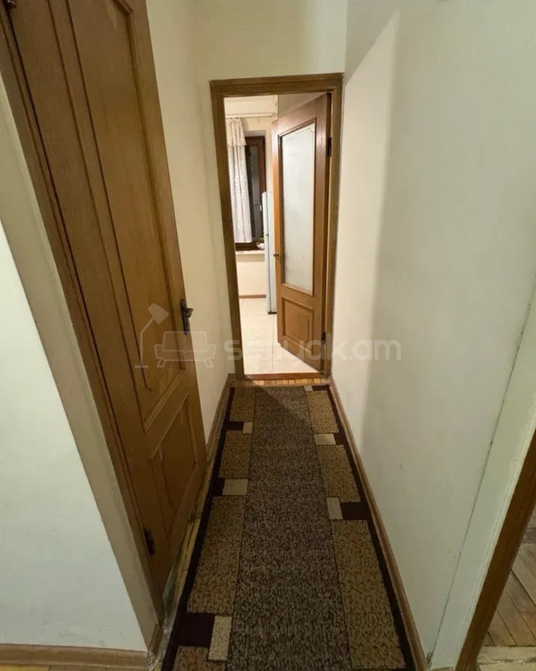 4 Սենյականոց Բնակարան Քարե Շենքում, 100քմ, 5/5 հարկ, Նորմալ Վիճակում, Կահավորված